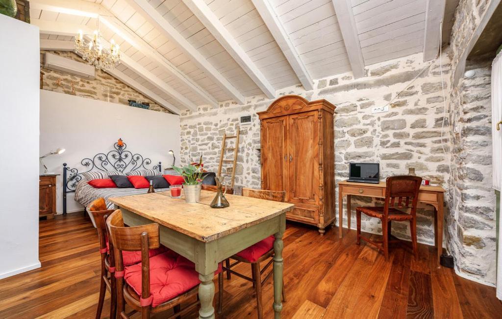 Ema Apartment Buzet Bagian luar foto